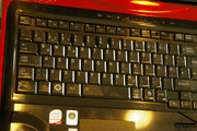 O teclado é ainda pior, o qual se enche de impressões digitais cada vez que é utilizado.