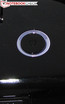 O botão interruptor está rodeado por um anel iluminado.