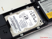 O disco rígido está combinado com um pequeno SSD SanDisk U100 com 24 GB de capacidade.