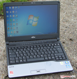 O Fujitsu Lifebook S792 em exteriores