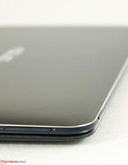 O próprio tablet é muito fino com 0,28 polegadas ou pouco mais de 7,5 mm