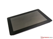 O tablet parece simples de frente.