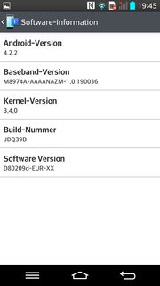 Android 4.2.2 está pré-instalado. Ainda não se sabe quando estará disponível a versão 4.3.