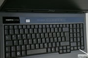 ... o Dell Vostro 1710 é equipado com um teclado espaçoso...