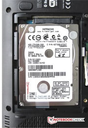 Um disco rígido com uma capacidade de 320 GB está instalado no Tecra R840-11E.