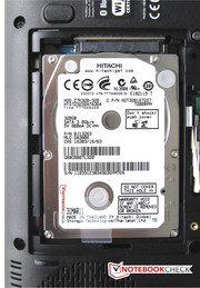Um disco rígido com uma capacidade de 320 GB está instalado no Tecra R840-11E.