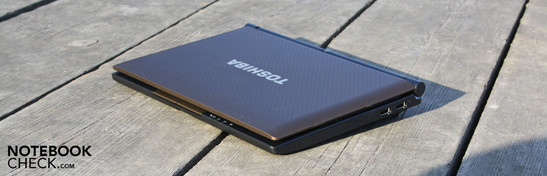 Toshiba NB520-108 marrom: Bom som, mas o habitual desempenho fraco de um netbook.