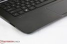 O descanso de palmas preto mate, teclado e touchpad