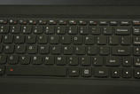 O teclado Chiclet AccuType se sente inexato; As teclas são suaves com deslocamento e resposta insatisfatórios