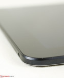 Com espessura de 7,6 mm, fica bem no meio do Surface Pro 3 e iPad Air 2
