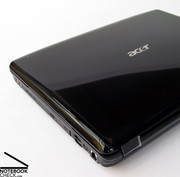 O Acer Aspire 5930G parece muito elegante devido à sua tampa preta muito reflexiva.