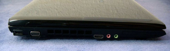 Lado esquerdo: USB 2.0, VGA - Out, Fan, HDMI, Audio, ExpressCard