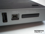 USB 2.0, Firewire e leitor de cartões 8-em-1 na esquerda