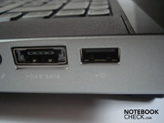 eSATA/USB 2.0 combo e USB 2.0 na direita