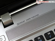 Os alto falantes rotulados com "Dolby Home Theater" e...