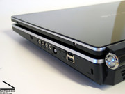 Em relação a conectividade o M980NU oferece tudo que um portátil DTR requer: 4 saídas USB, DVI, HDMI, e eSATA.
