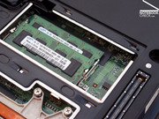O E5500 com um chip gráfico GMA 4500M HD integrado em combinação com um CPU Intel Core 2 Duo, oferece suficiente potencia para aplicações de escritório do dia a dia.