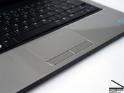 O tamanho do touchpad é bom, mas pode ser melhorado em relação ao tipo de aderência que existe na sua superfície.