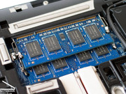 Devido a se basear na plataforma Intel Montevina este portátil suporta até 8 gigabyte de RAM.