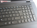 O portátil está equipado com um teclado numérico.