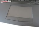 A Dell integra um touchpad surpreendentemente grande.
