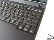 ...o teclado não é só completamente funcional, mas também agradável de usar e pronto para longas digitações.