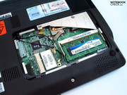 Um CPU Intel Atom N280 junto com o Intel GMA 950 são utilizados no Fujitsu M2010.