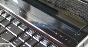 As hot keys acima do teclado são bonitas e sensíveis ao toque.