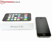 O novo iPhone 5s custa 699 Euros (variante de 16 GB).