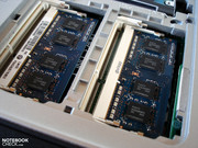 Pode-se instalar um total de 16 GB DDR3 de RAM.