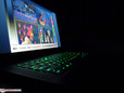 Contrário ao Alienware, o Razer não exagera com a iluminação.