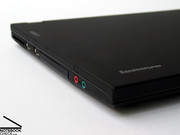 As portas do Thinkpad X300 estão convenientemente bem instaladas à volta da caixa do portátil .