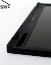 Uma característica distinta do Thinkpad é o seu ecrã em forma de concha, que também serve para proteger o portátil contra vários agressores.