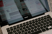 O novo Apple MacBook feito de alumínio é um digno sucessor do Powerbook de 12 polegadas....