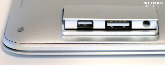 Você terá que se conformar com o mini Porta para tela, uma conexão USB y uma saída de áudio