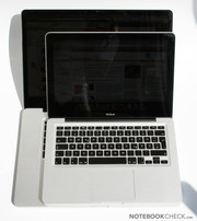 Comparado com o MacBook 13 a diferença de tamanho é evidente.