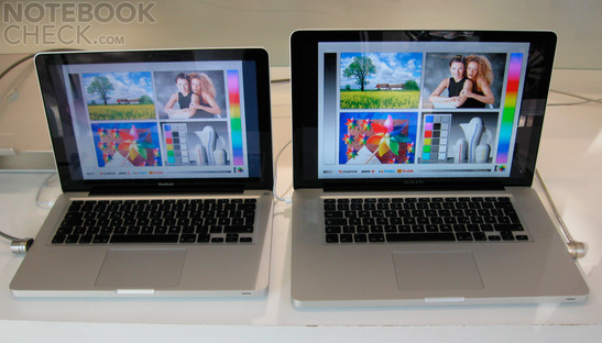 MacBook Pro versus MacBook - Comparado com o MacBook Pro, o MacBook somente não tem o segundo, placa de vídeo mais potente, FireWire 800, e um slot ExpressCard.
