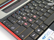 O teclado integrado tenta estabelecer certo astral com suas marcas especiais orientadas para os jogos.