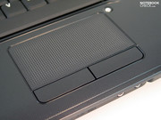 O tamanho do touchpad é uma surpresa, mas tem dois botões desagradáveis de se usar.