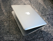 O novo case tem muitos elementos do design do MacBook Air ...