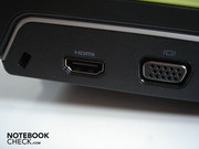 À esquerda estão dois portos para monitor na forma de HDMI e VGA, além de um seguro Kensington