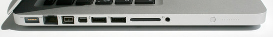 Esquerda: MagSafe (energia), Gigabit LAN, Firewire 800, mini porto de ecrã, 2x USB 2.0, leitor de cartões SD, linha de entrada (analógica/óptica) ou linha analógica de saída, LED de estado de bateria