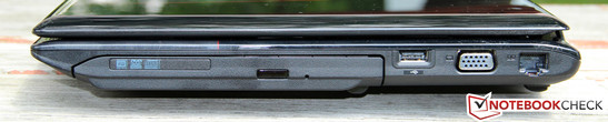Direita: gravador de DVD, USB 2.0, VGA, Gigabit LAN