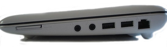Lado direito: Leitor de cartões 2 em 1 (MMC, SD), saída de fones de ouvido, entrada de microfones, 2x USB 2.0, RJ45 Fast Ethernet LAN