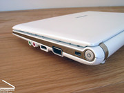 O Samsung NC10 somente oferece a básica configuração de conexões de netbooks, como USB, VGA e portos de áudio.