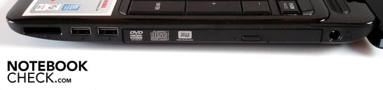 Lado Direito: leitor de cartões Multi-em-1, 2 portas USB 2.0, drive ótico, conector de força