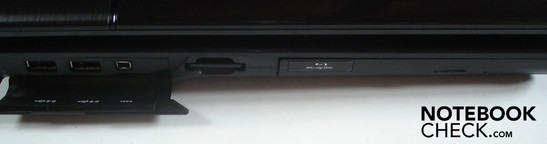 Lado Esquerdo: 2x USB 2.0, Firewire, leitor de cartões 8-em-1, BluRay drive
