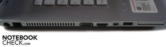 Lado Esquerdo: Conector de força, RJ-45 Gigabit LAN, VGA, HDMI, Firewire, USB 2.0, ExpressCard de 34mm