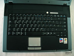 Aqueles dispositivos de entrada (teclado e touchpad) podem ser usados convenientemente.