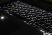 O teclado tem retro-iluminação.